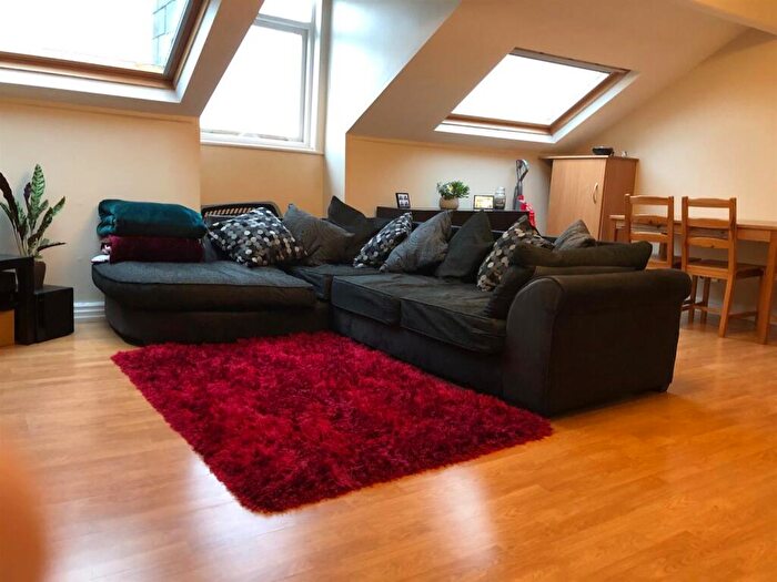 1 Bedroom Apartment To Rent In Allerton Hill, Leeds, LS7