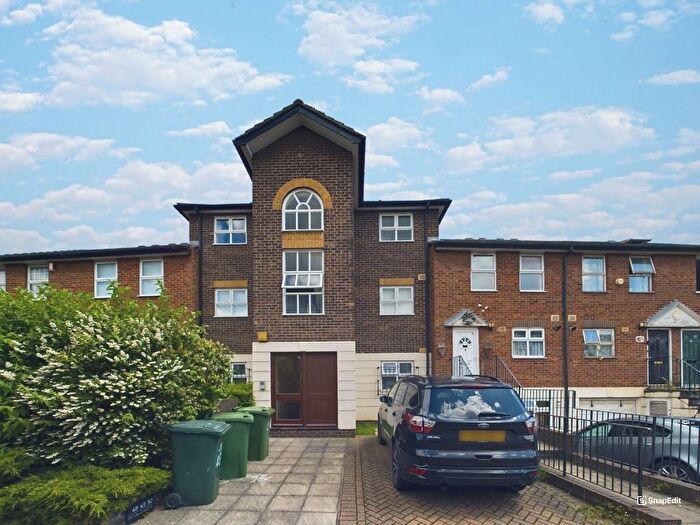 2 Bedroom Flat To Rent In Damask Crescent, Newham, London, E16