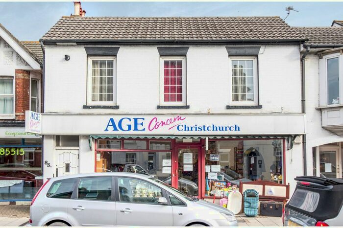 2 Bedroom Flat To Rent In Bargates, Christchurch, BH23
