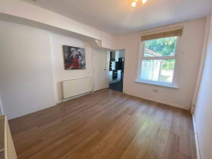 1 Bedroom Flat To Rent In Adelphi Road, Epsom, KT17