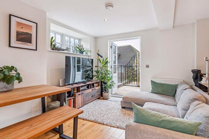 1 Bedroom Flat For Sale In High Street, Great Missenden, HP16