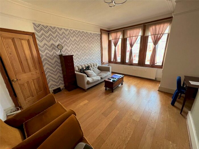 2 Bedroom Apartment To Rent In Brownlow Road, London, N11