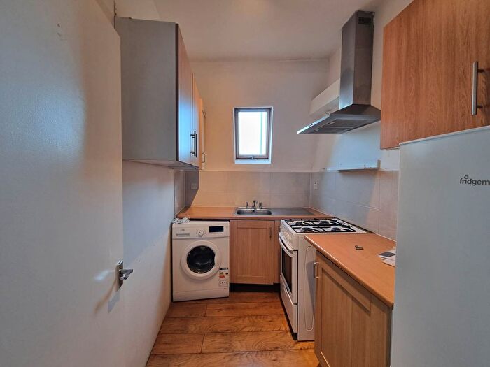2 Bedroom Flat To Rent In Bowes Road, Bounds Green, N13