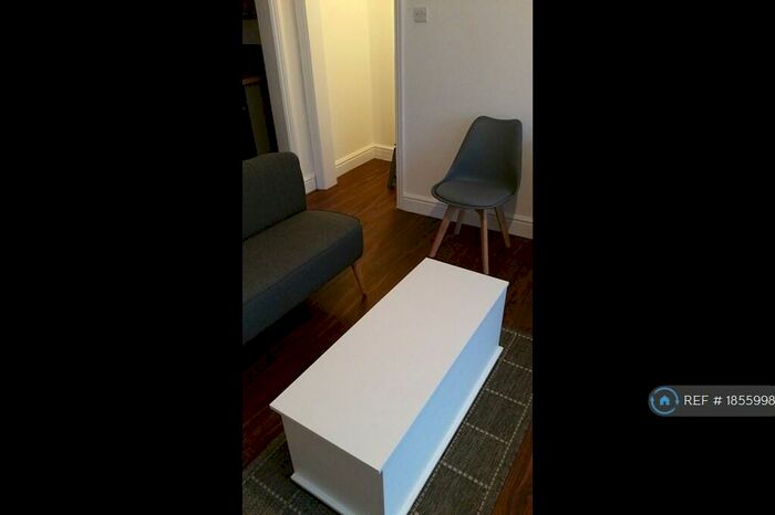 Studio To Rent In Eldon Square, Reading, RG1 - Photo 3