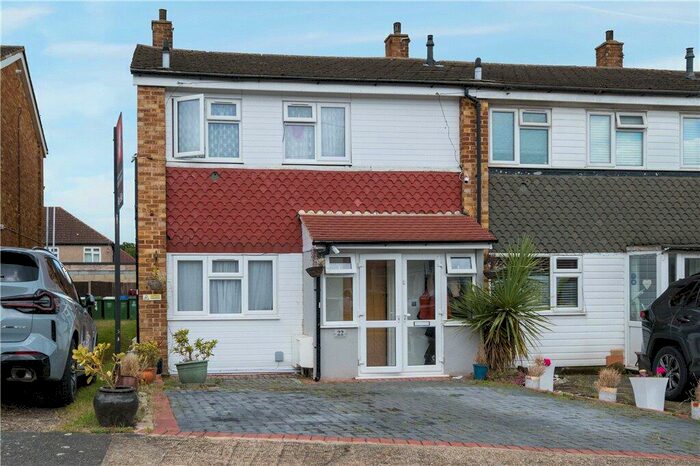 4 Bedroom Semi-Detached House For Sale In Dorothy Evans Close, Bexleyheath, Kent, DA7