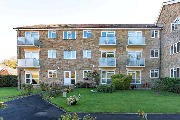 2 Bedroom Flat For Sale In Woodlea Court, Leeds, West Yorkshire, LS17