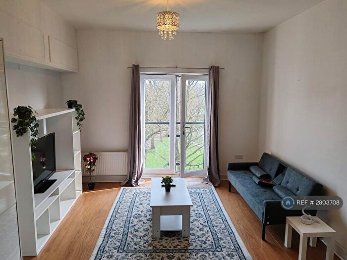 2 Bedroom Flat To Rent In Parkgate Mews, Shirley, Solihull, B90