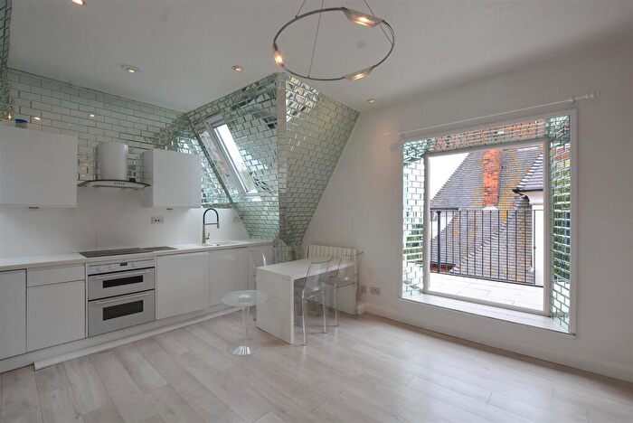 1 Bedroom Apartment To Rent In West Cliff Gardens, Bournemouth, BH2