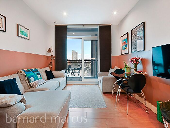 2 Bedroom Flat To Rent In Wandsworth Road, London, SW8