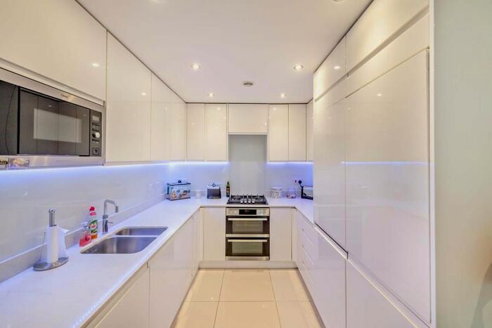 3 Bedroom Flat To Rent In High Street, Rickmansworth, WD3