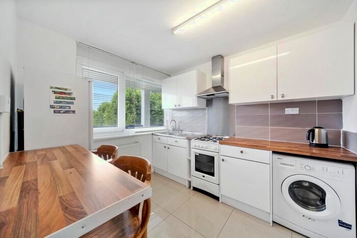 3 Bedroom Flat To Rent In Caithness House, Twyford Street, Kings Cross, N1
