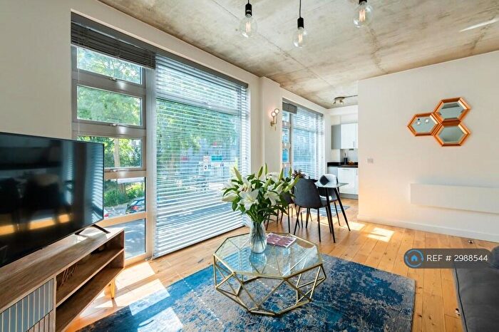 2 Bedroom Flat To Rent In Southgate Road, London, N1