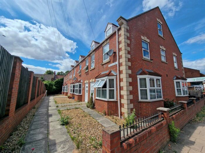 3 Bedroom Town House To Rent In Charlotte Court, Gainsborough, DN21
