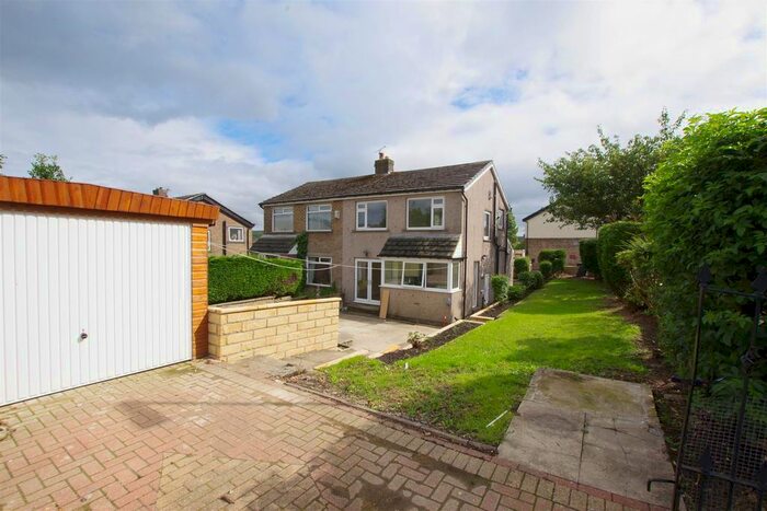 3 Bedroom Detached House To Rent In The Fairway, Bradshaw, Halifax, HX2