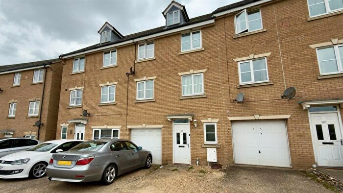 6 Bedroom Town House For Sale In Hargate Way, Hampton Hargate, Peterborough, PE7