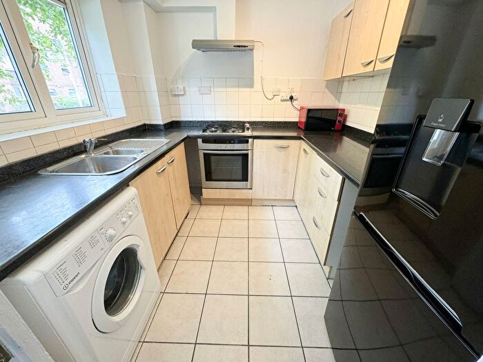 3 Bedroom Semi-Detached House To Rent In Gurney Close, Barking, Essex, Uk, IG11