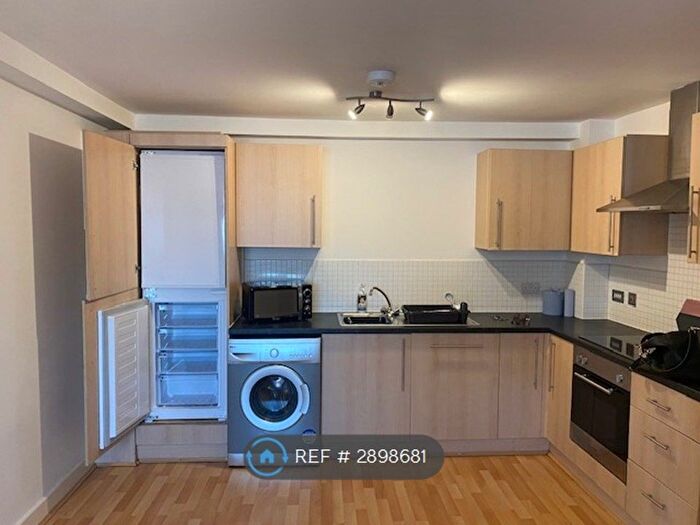 2 Bedroom Flat To Rent In Spring Street, Hull, HU2