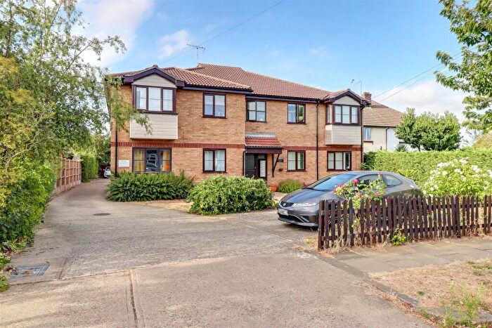 1 Bedroom Flat For Sale In * Extra Large Flat * Star Buy * Leighwood Avenue, Leigh-on-Sea, SS9