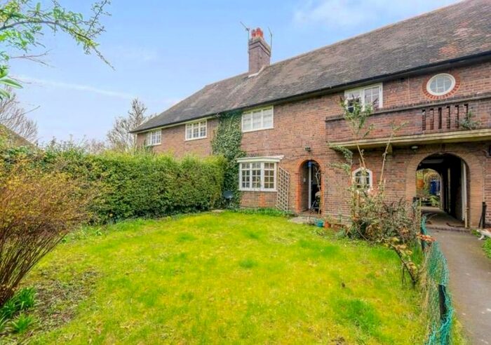 1 Bedroom Maisonette To Rent In Neale Close, London, N2