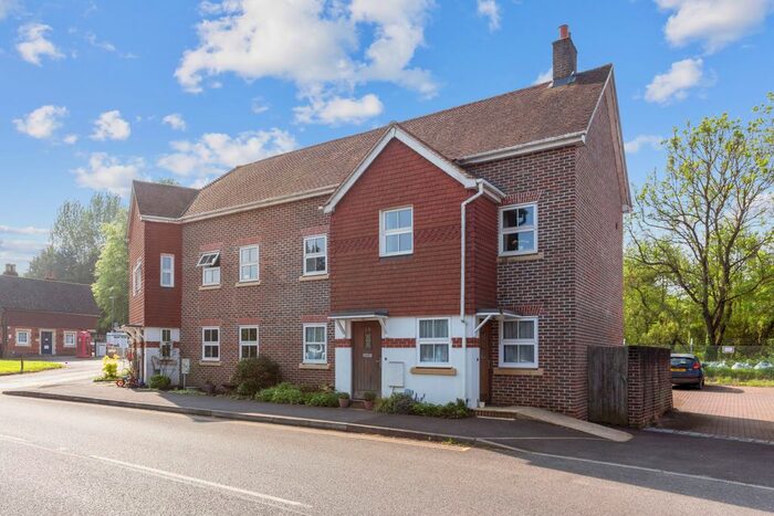 3 Bedroom Flat For Sale In Dorking Road, Chilworth, GU4