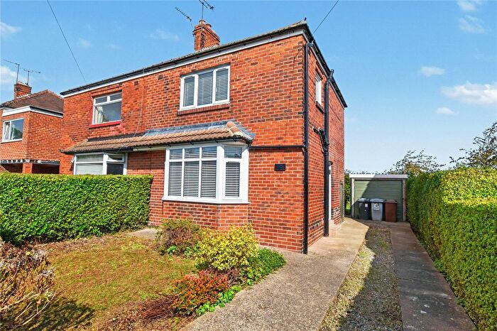 2 Bedroom Semi-Detached House For Sale In Casson Avenue, East Ardsley, Wakefield, West Yorkshire, WF3