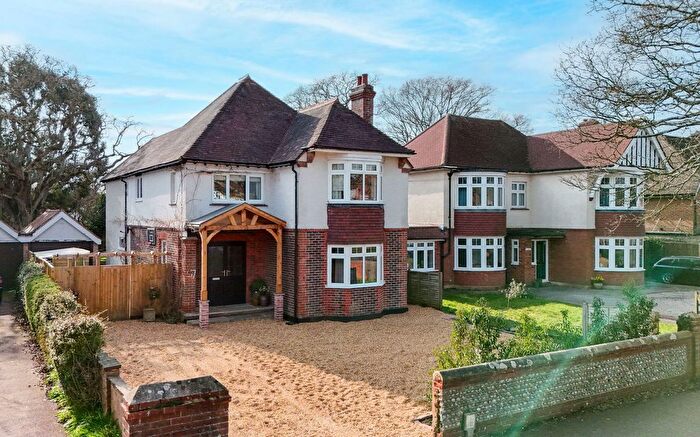 5 Bedroom Detached House For Sale In Offington Avenue, Worthing, BN14