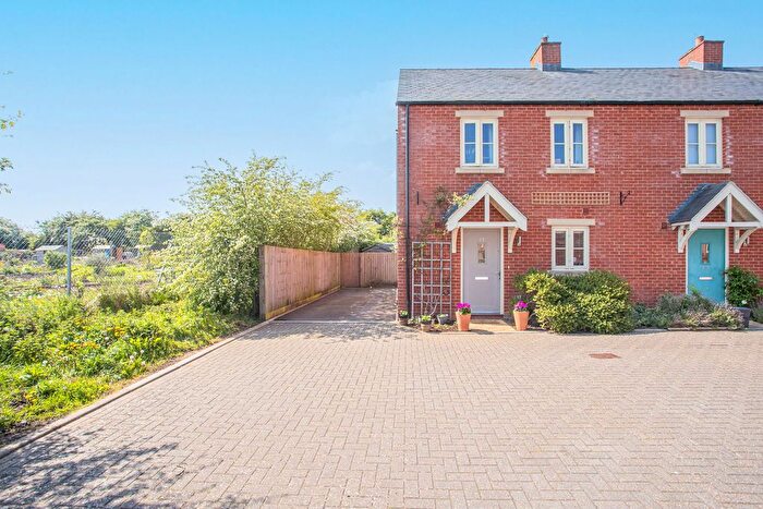 3 Bedroom Semi Detached House For Sale In Brays Avenue, Tetbury, GL8