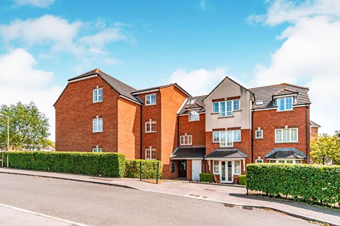 2 Bedroom Flat To Rent In Walker Place, Hamble, Southampton, SO31