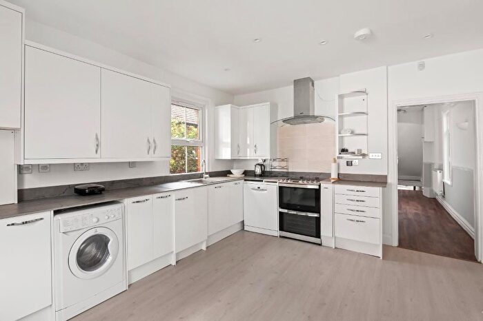 3 Bedroom Maisonette For Sale In Kingston Road, London, SW20