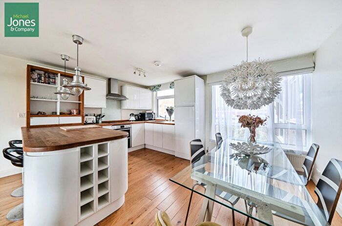 2 Bedroom Flat To Rent In Overstrand Avenue, Rustington, Littlehampton, West Sussex, BN16