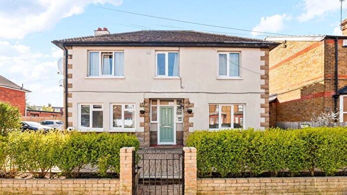 2 Bedroom Maisonette For Sale In Upper Court Road, Epsom, KT19