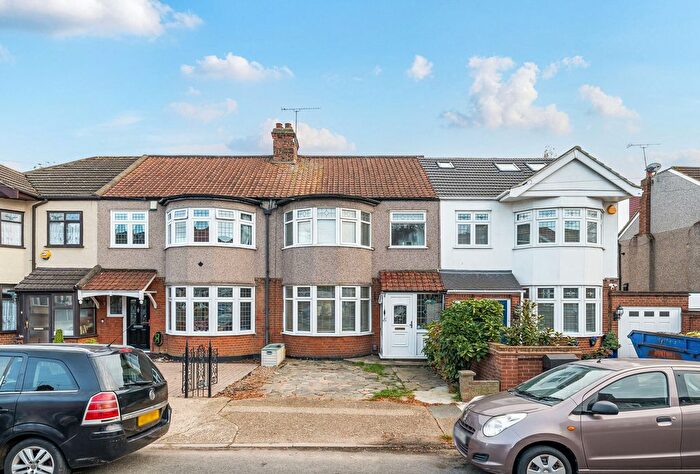 3 Bedroom Terraced House For Sale In Parkside Avenue, Romford, RM1