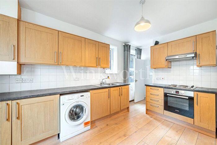 2 Bedroom Flat To Rent In Cricklewood Lane, London, NW2