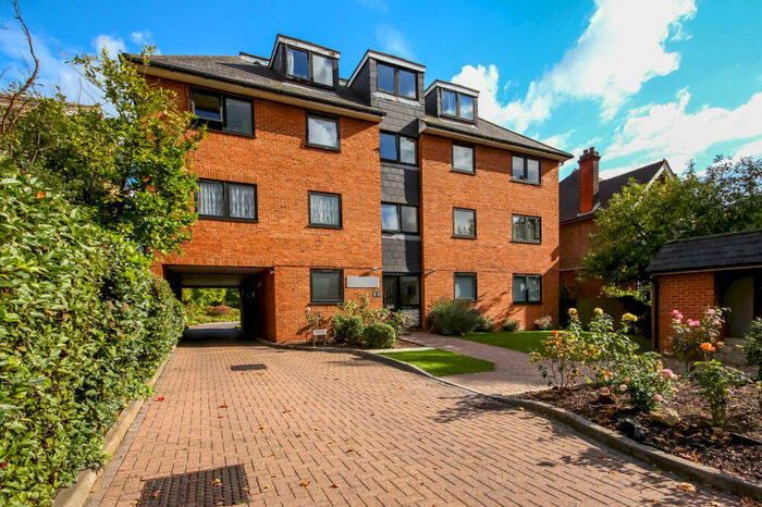 2 Bedroom Flat To Rent In Galsworthy Road, Kingston Upon Thames, KT2