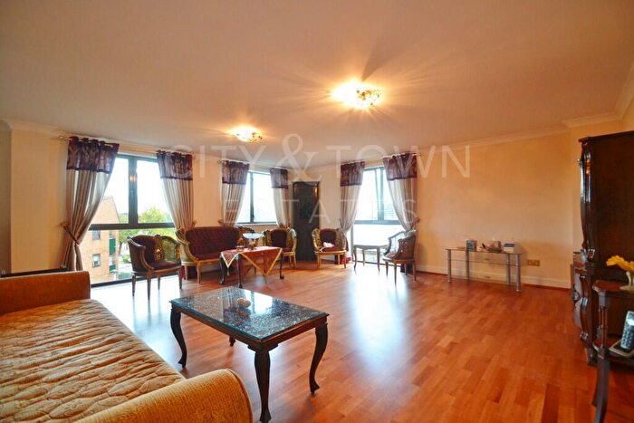 2 Bedroom Apartment To Rent In Cumberland Mills Square, London, E14