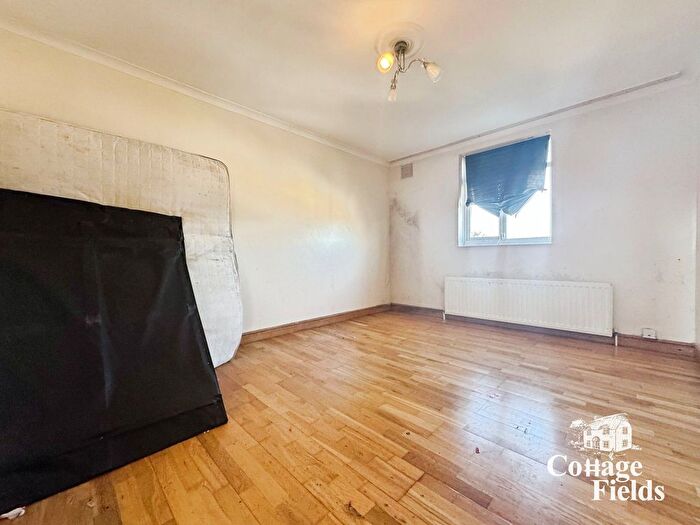 2 Bedroom Flat To Rent In Hoe Lane, Enfield, EN3