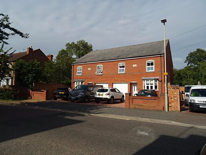 4 Bedroom Town House To Rent In Spring Road, Kempston, MK42