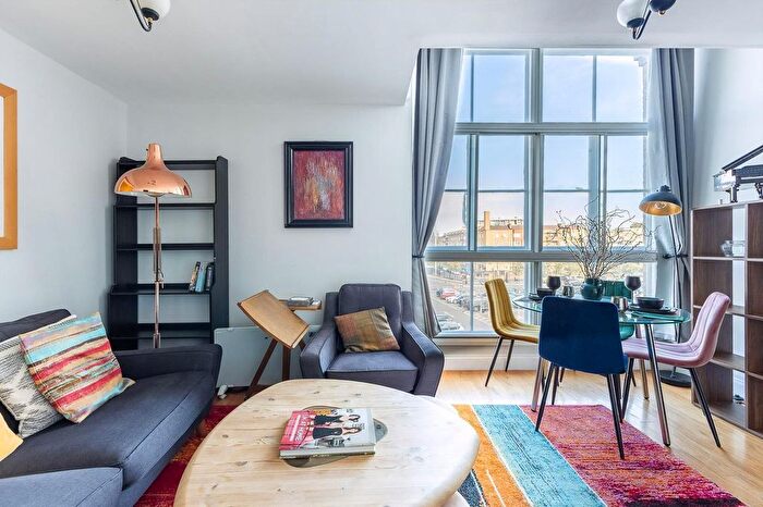 2 Bedroom Flat To Rent In London Borough Of Tower Hamlets, E1