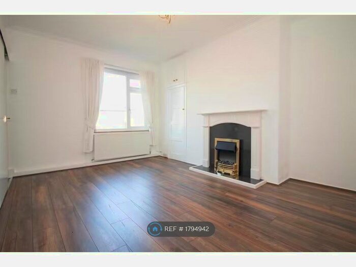 3 Bedroom Flat To Rent In Benton Road, Newcastle Upon Tyne, NE7