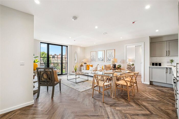2 Bedroom Flat For Sale In Fallsbrook Road, SW16