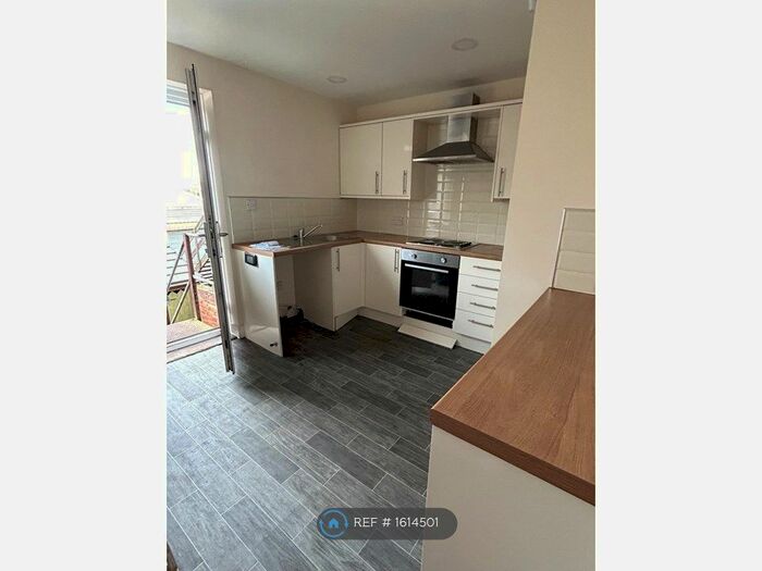 1 Bedroom Flat To Rent In Bottesford Road, Scunthorpe, DN16