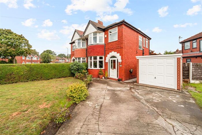 3 Bedroom Semi-Detached House For Sale In Norris Road, Sale, M33