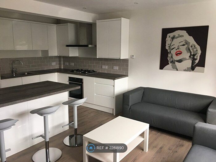 6 Bedroom Semi-Detached House To Rent In Battery Hill, Winchester, SO22