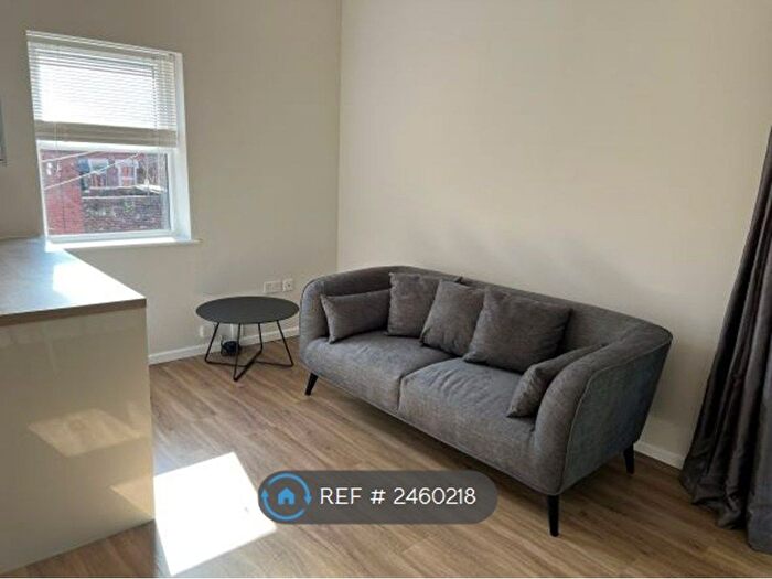 2 Bedroom Flat To Rent In Highbury Court, Leeds, LS6