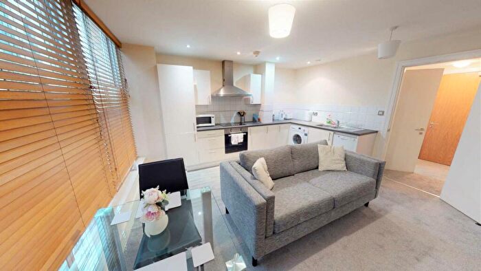 1 Bedroom Apartment To Rent In Sovereign Chambers, Temple Lane, L2