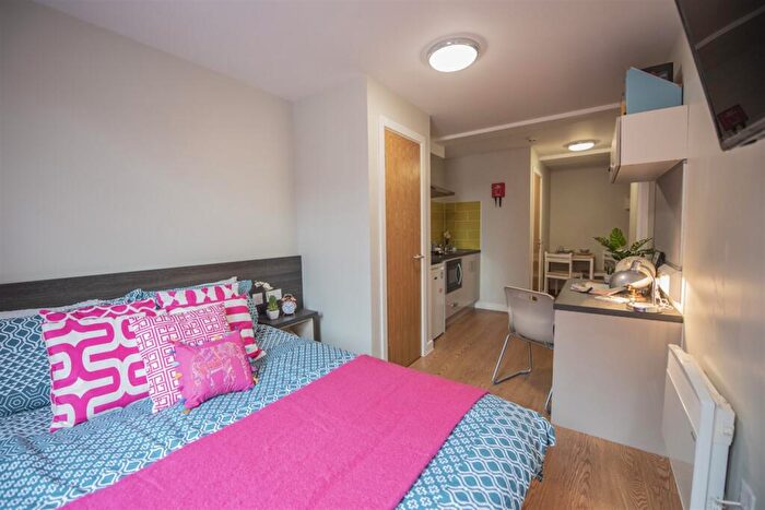 Studio To Rent In Bedroom Double Bed Premium Studio In Chronicle House, CH1