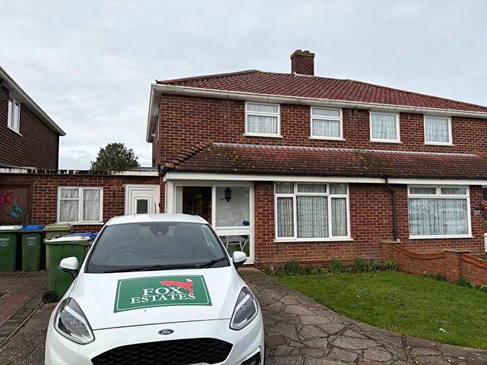 3 Bedroom Semi Detached House For Sale In The Pantiles, Bexleyheath, DA7