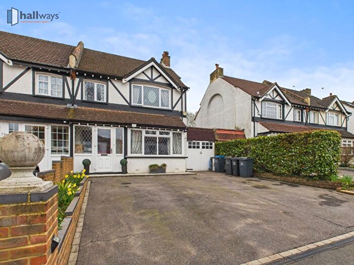 4 Bedroom Semi Detached House For Sale In Windermere Road, Coulsdon, CR5