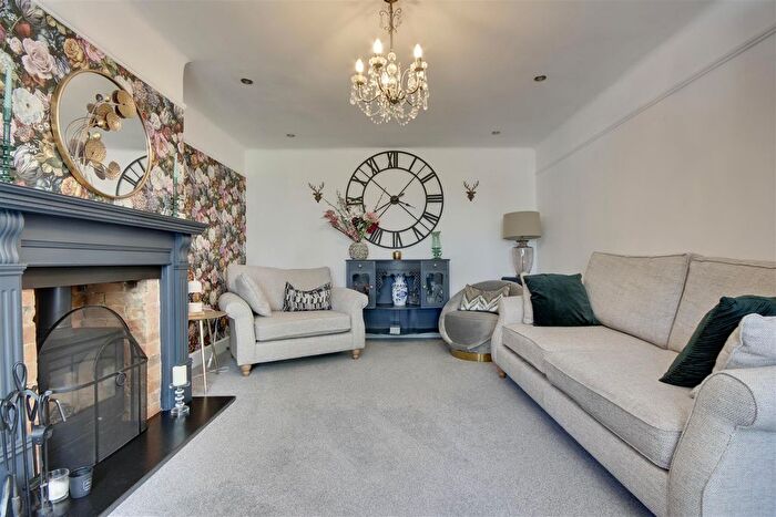4 Bedroom Detached House For Sale In Catisfield Road, Fareham, PO15