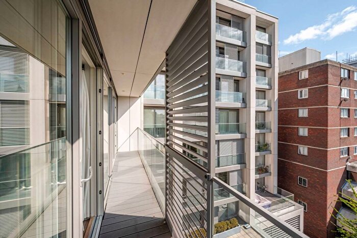 2 Bedroom Flat To Rent In Upper Richmond Road, Putney, London, SW15